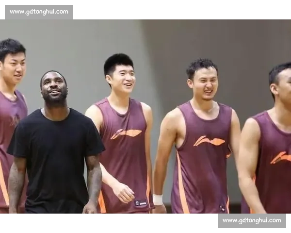 山东男篮三连战国际劲旅:4-6 日淬炼新星阵容 山东男篮三连战国际劲旅:4-6 日淬炼新星阵容