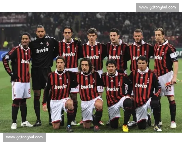 七次欧冠荣耀!米兰老照片里的红黑王朝记忆 七次欧冠荣耀!米兰老照片里的红黑王朝记忆